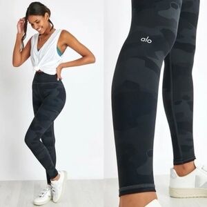 Alo Women’s M High Waist Legging Black Camouflage Yoga Pilates Activewear